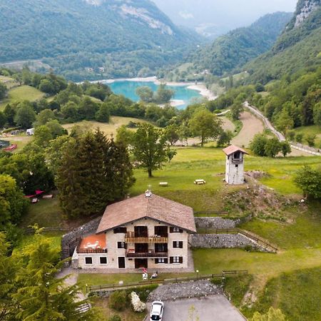 La Rustica Sul Lago Di Tenno Mansarda Luaran gambar
