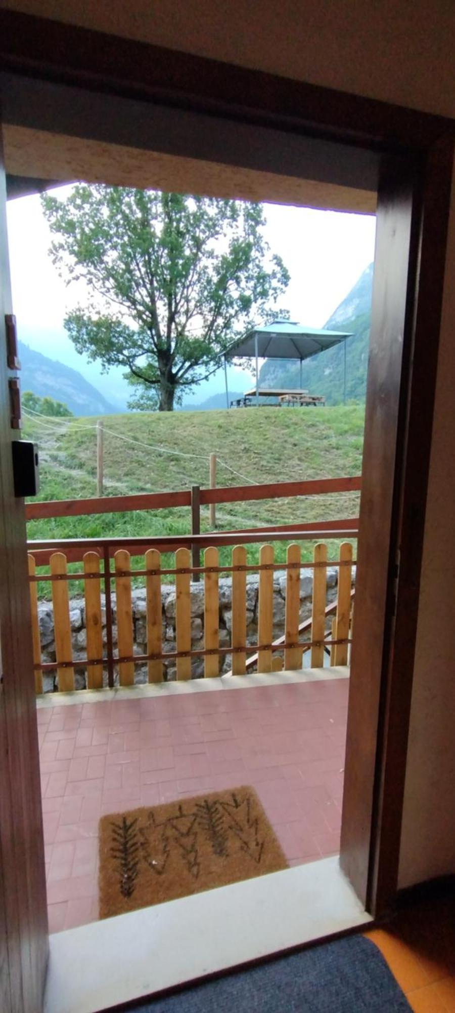 La Rustica Sul Lago Di Tenno Mansarda Luaran gambar